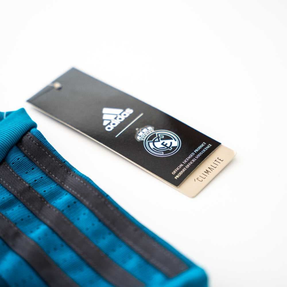 قميص ريال مدريد الاحتياطي موسم 2017/2018 بتوقيع رونالدو